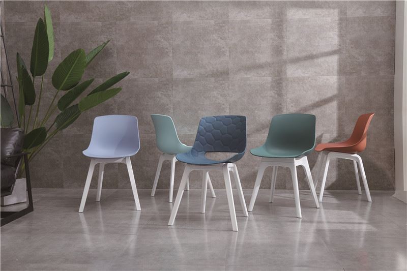 Odtajnění na trhu, severský nábytek 台州芽尖 飞越队 林迪迪